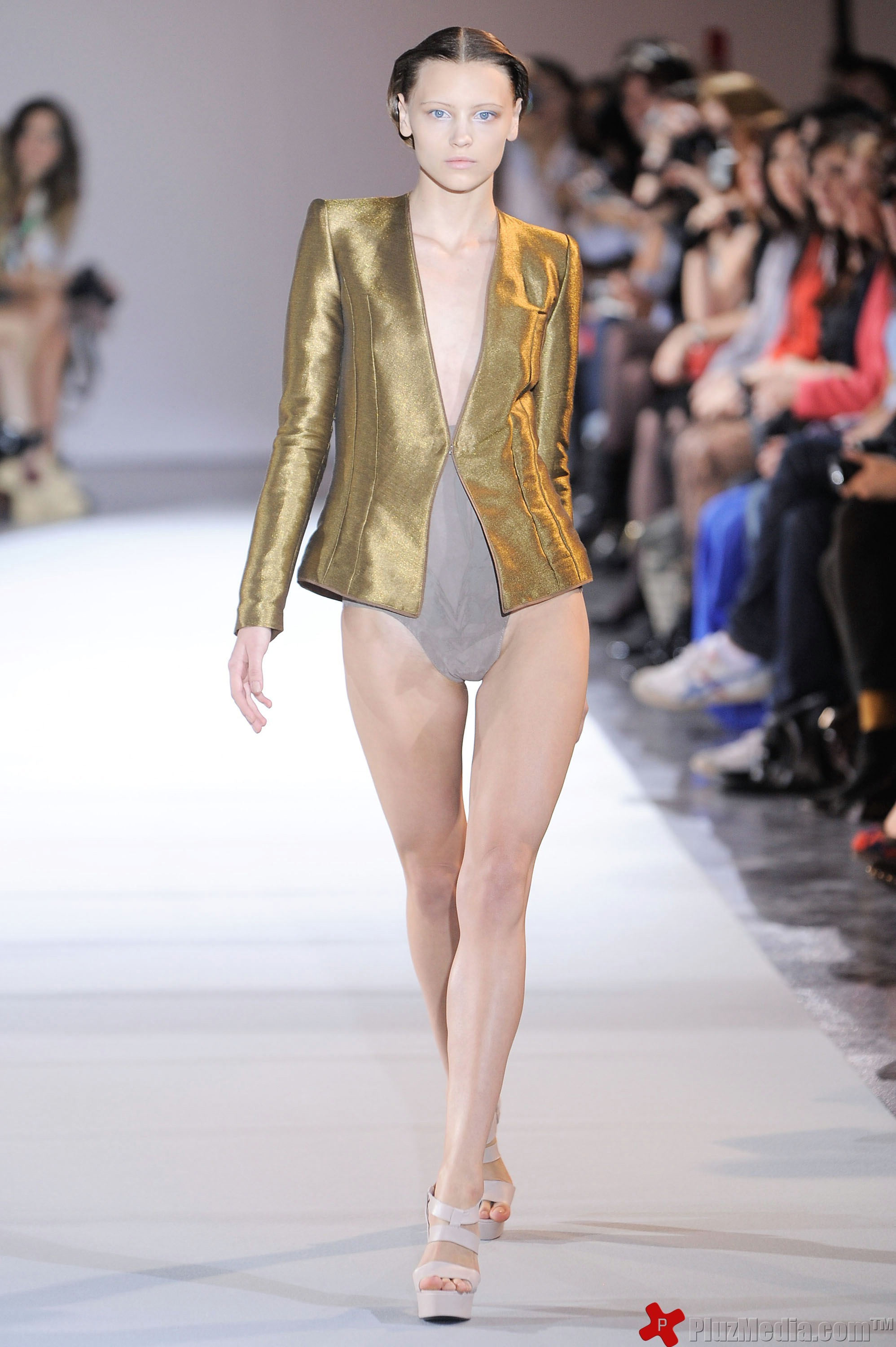 Paris Fashion Week Spring Summer 2012 Ready To Wear - Arzu Kaprol - Runway | Picture 96182